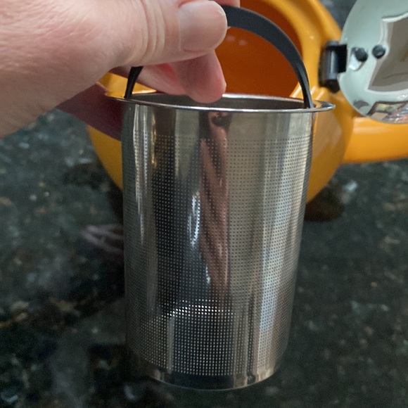 Cheery Yellow Teapot - Picture 4 of 4